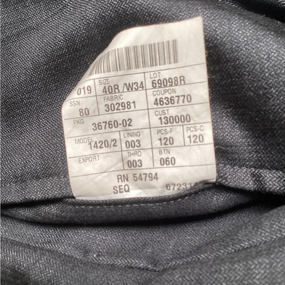 Joseph Abboud-Nordstrom mens suit, 40R/W34- inseam 29.5 inches - Picture 13 of 13